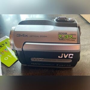 JVC Everio GZ-MG130U 30GB HDD Camcorder 34x Zoom SD Card Slot Silver Remote READ